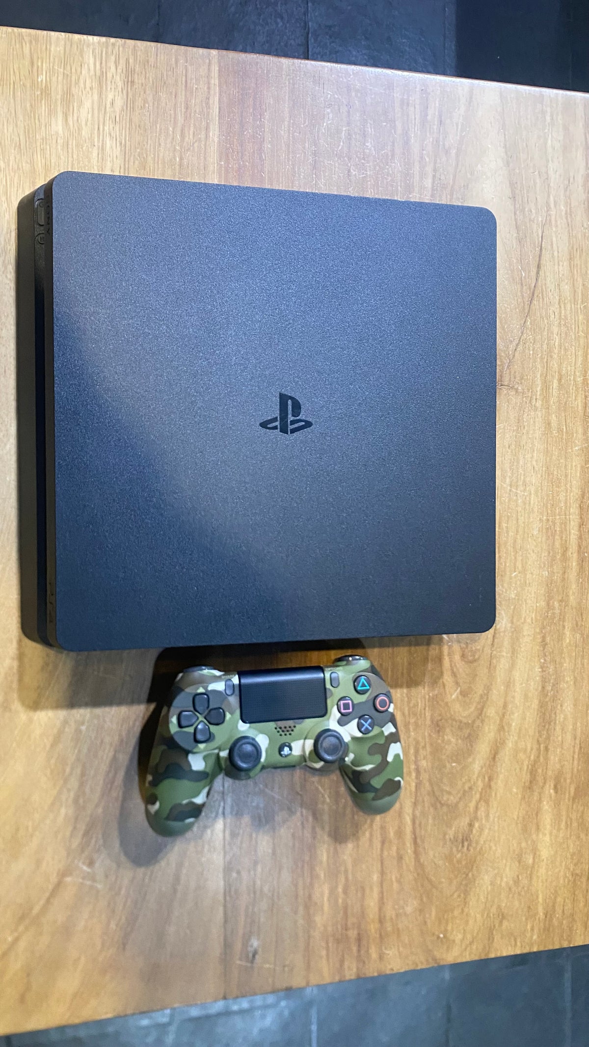 Play Station 4 Slim 1TB