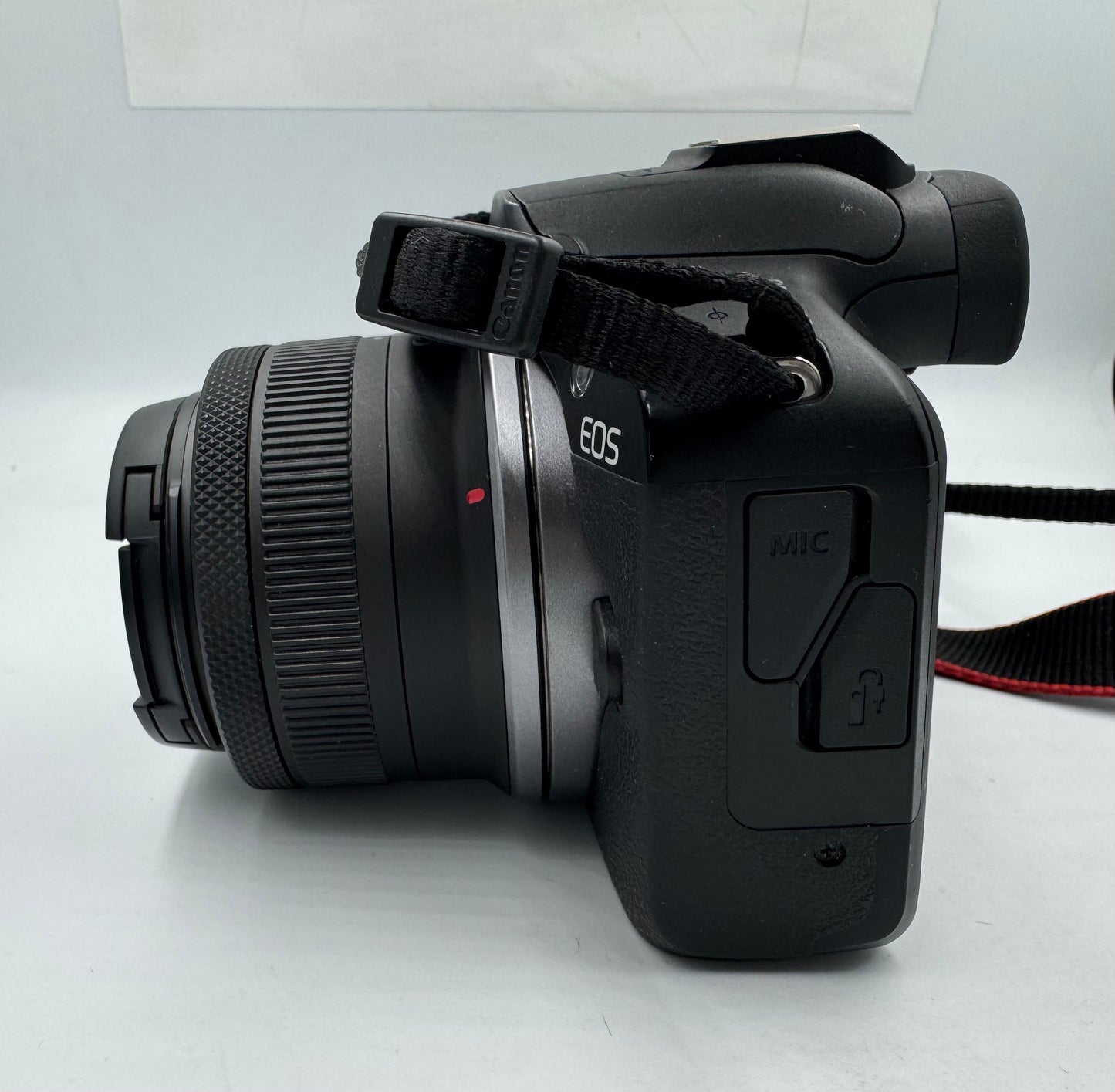 Càmara Canon EOS R100 (Producto Ùnico)