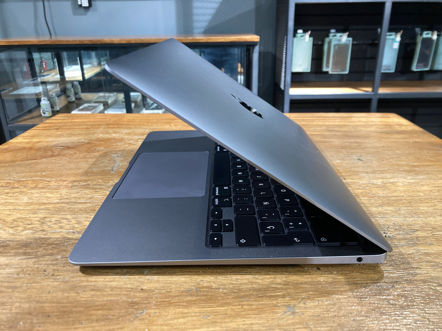 Macbook Air 13" M1 2020 (Producto Único)