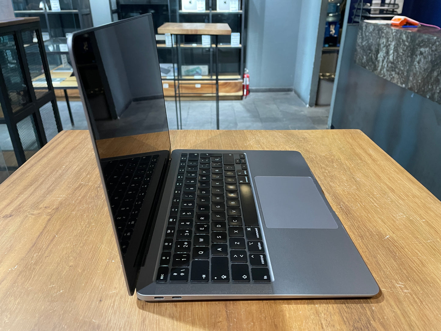 MacBook Air 13" 2020 256GB SSD / 8GB RAM (Producto Único)