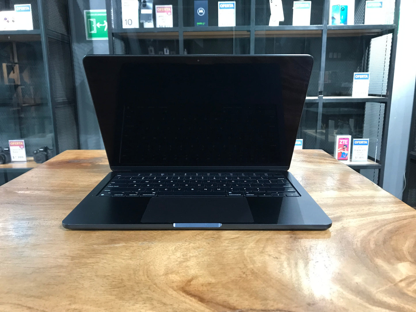 MacBook Air 13" 2022 M2 8GB RAM/ 256GB (Producto Unico)