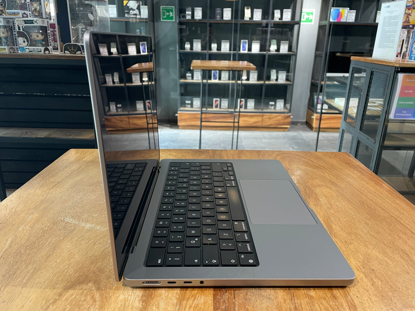 MacBook Pro 2021 14" 512GB SSD (Producto Unico)