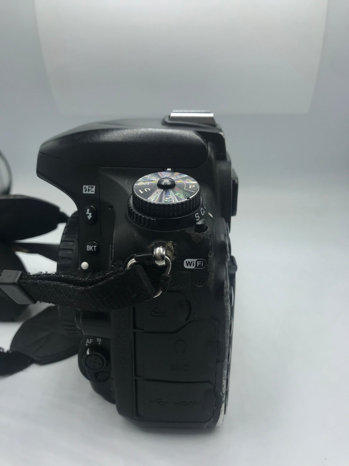 Cámara Nikon D750 (Producto Único)