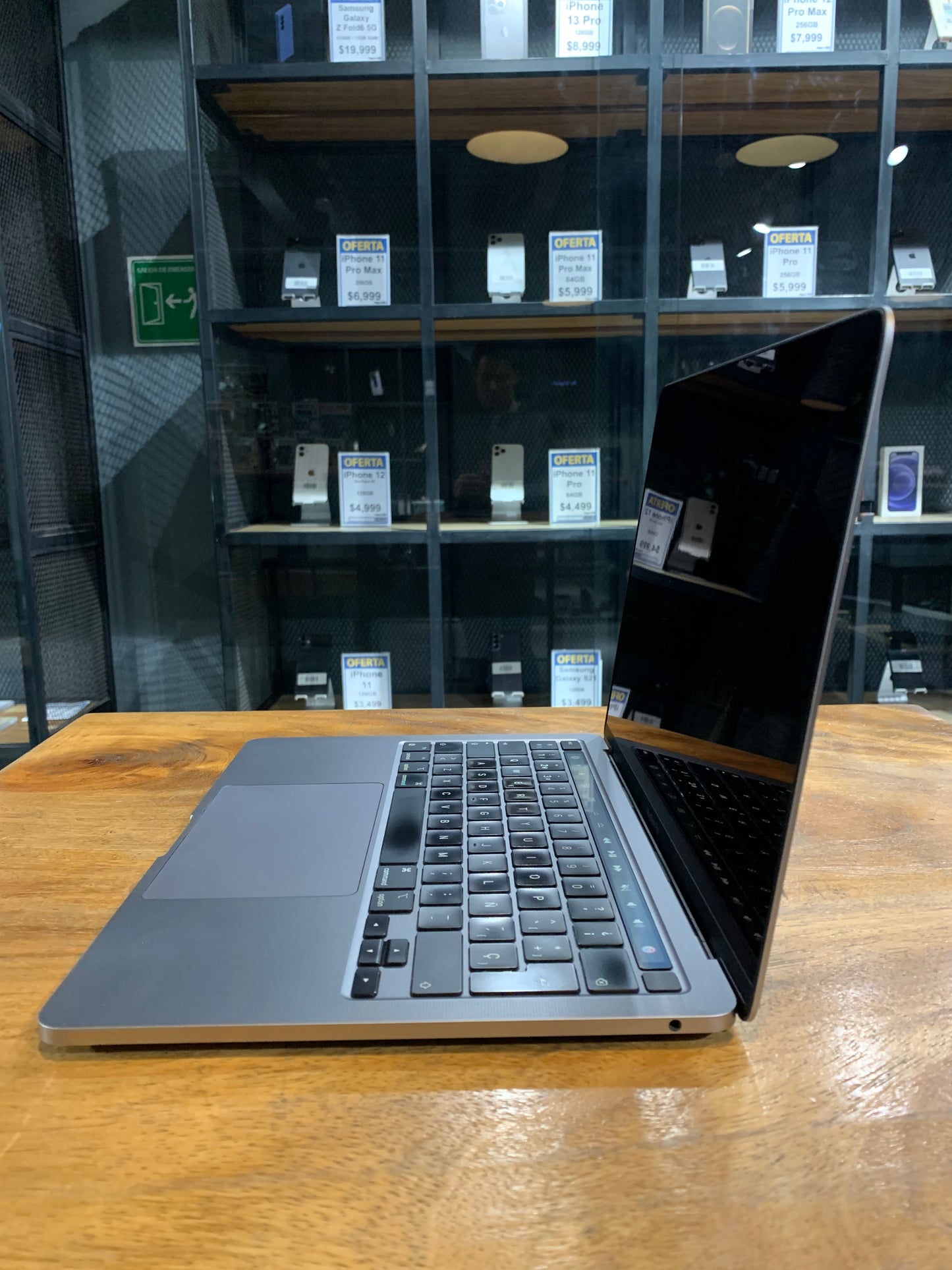 MacBook Pro 2020 M1 256GB (Producto Unico)