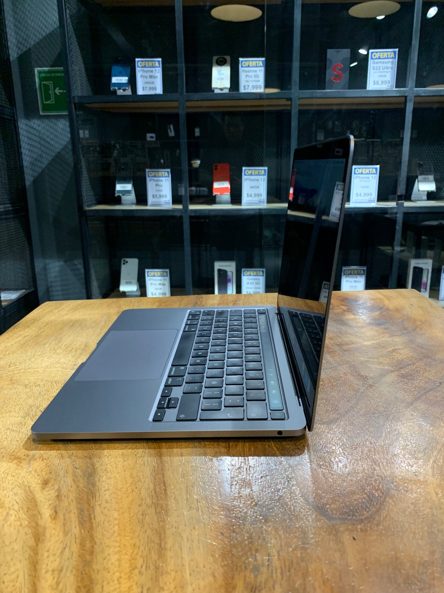 MacBook Pro 2020 13" M1 Touch Bar 2TB / 8GB RAM (Producto Único)