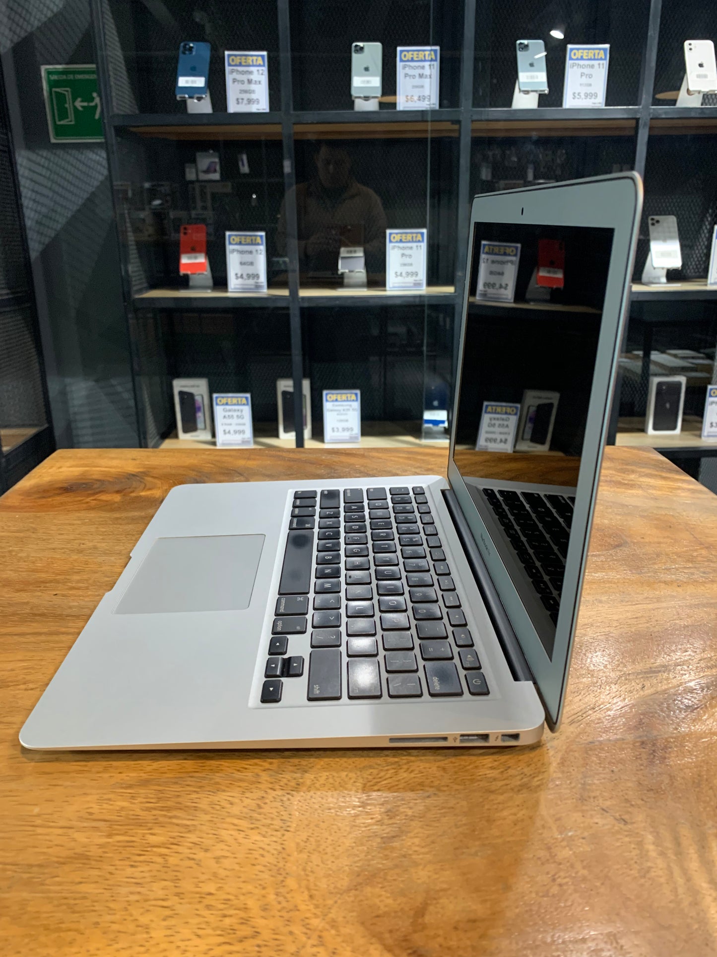 MacBook Air 13" 2017 128GB (Producto Unico)