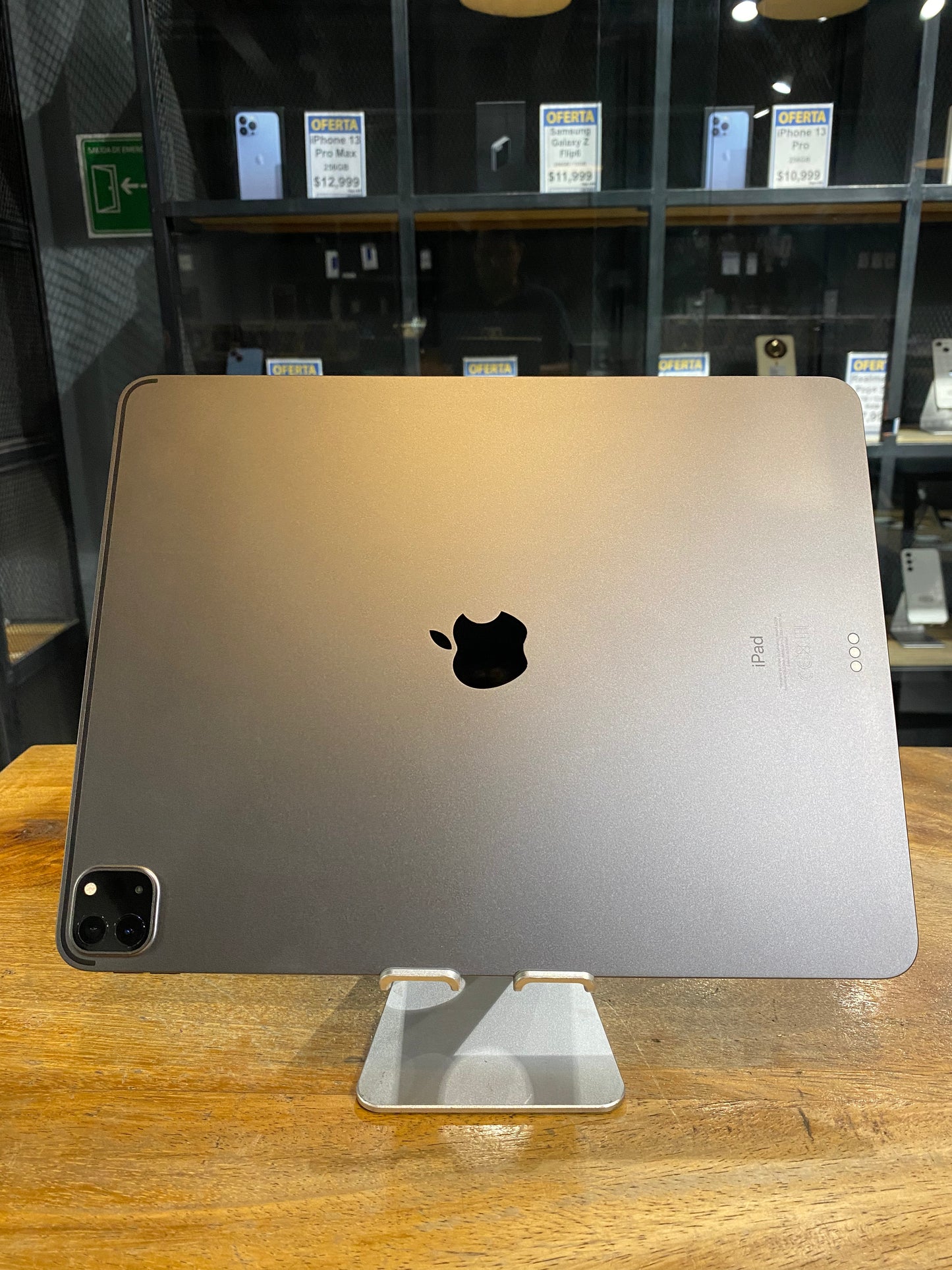 iPad Pro 12.9" 5th Gen WiFi 128GB (Producto Unico)