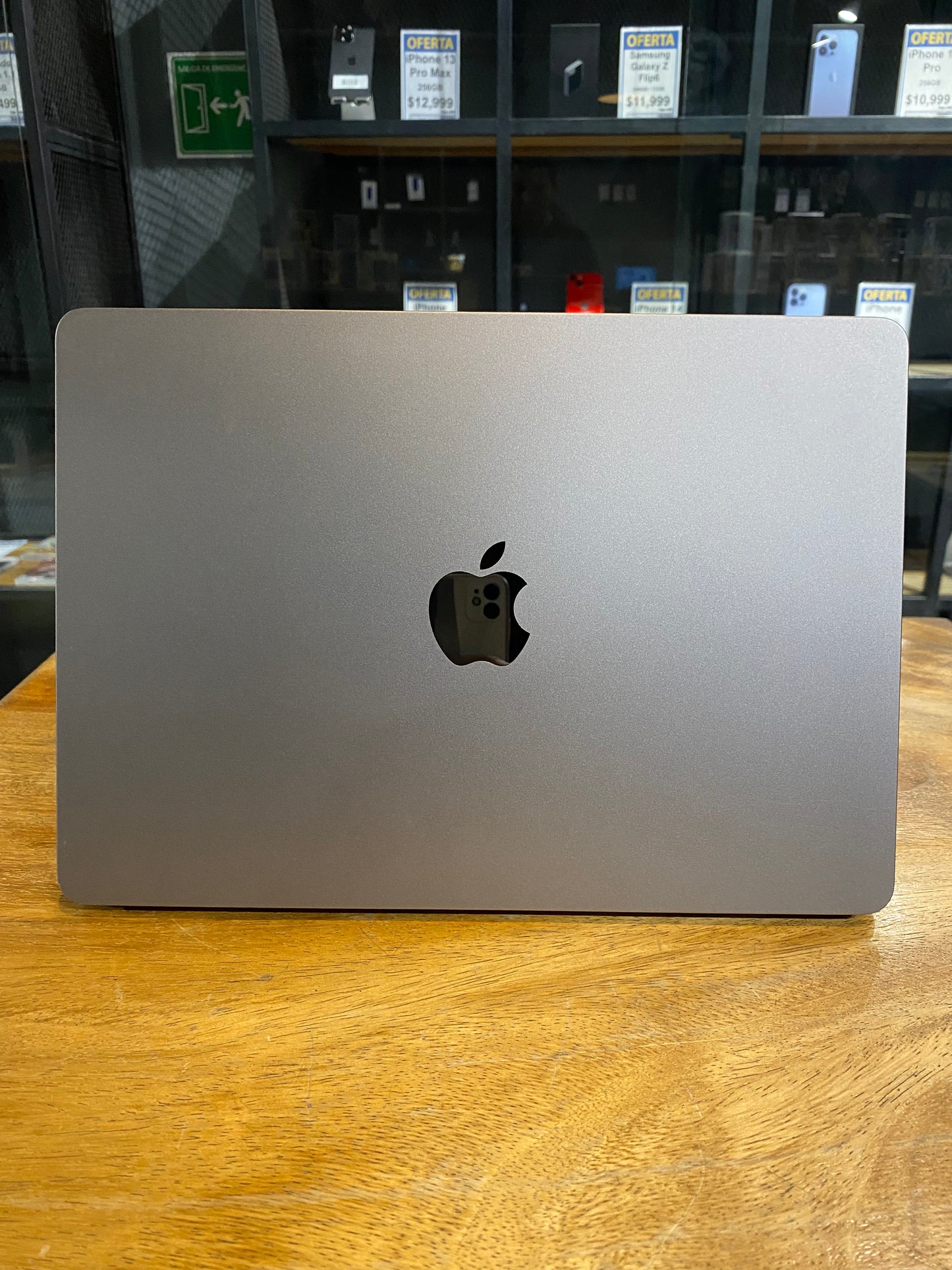 MacBook Air 2022 13.6" M2 (Producto Único)
