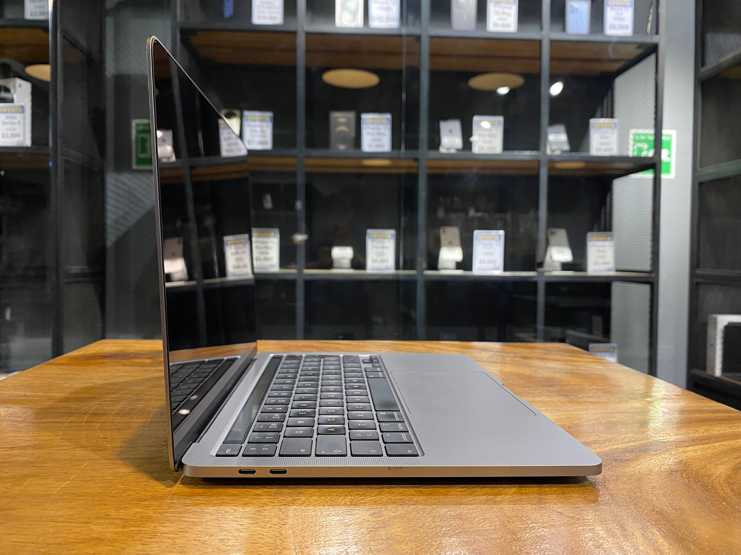 MacBook Pro 13" 2020 256GB / 8GB (Producto Único)