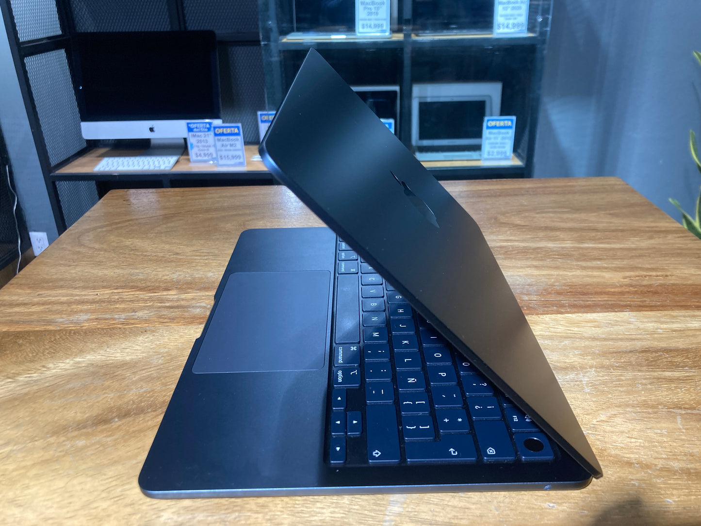 MacBook Air 13" 2022 M2 (Producto Único)