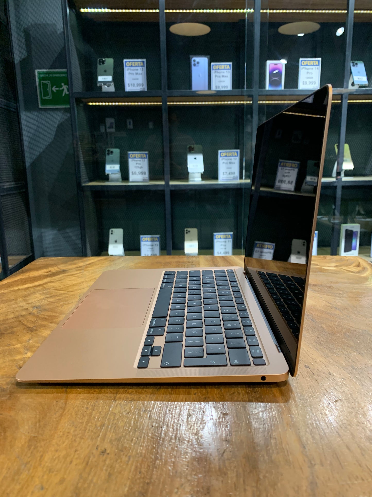 MacBook Air 13" M1 2020 256GB (Producto Unico)