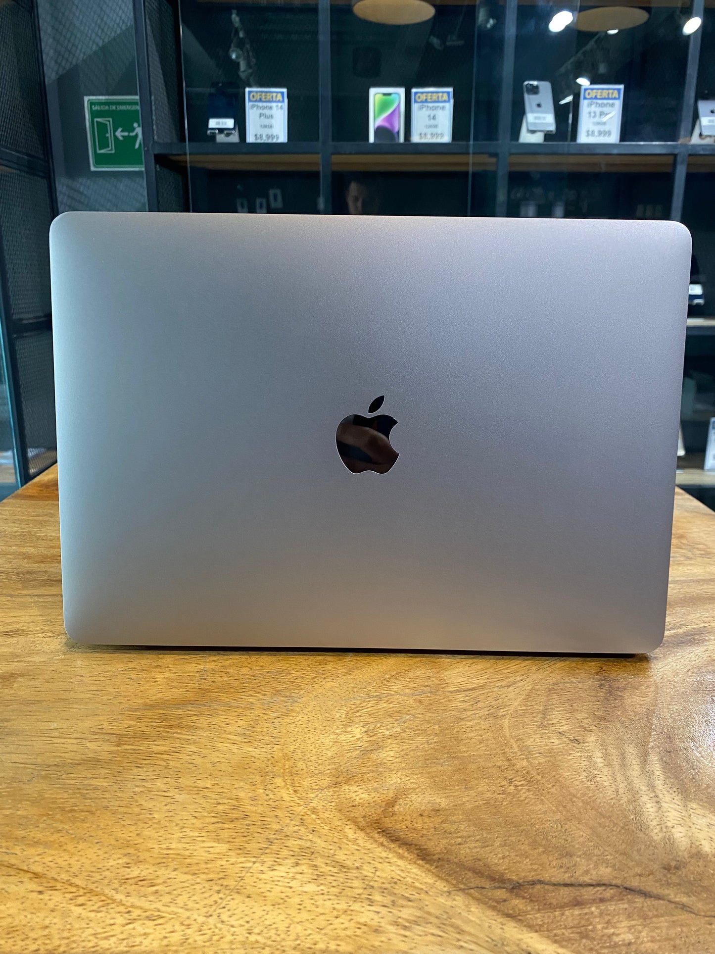 MacBook Pro 13" 2020 M1 256GB (Producto Unico)