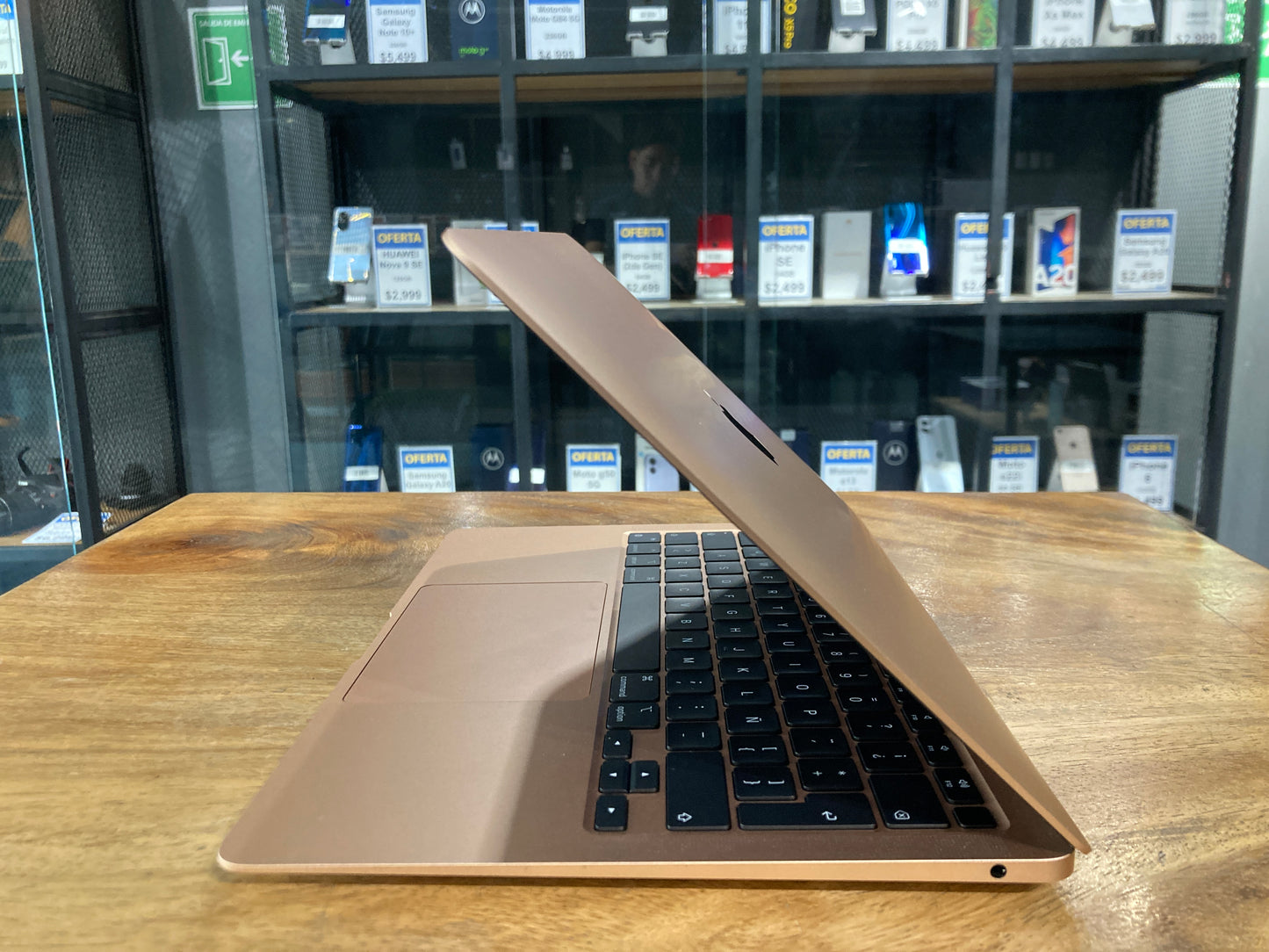 MacBook Air 13" M1 2020 (Producto Único)