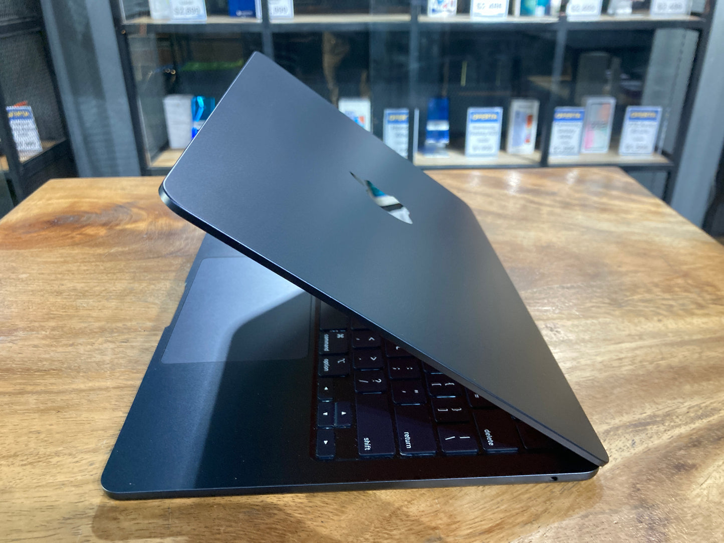 MacBook Air 13" 2022 M2 (Producto Único)