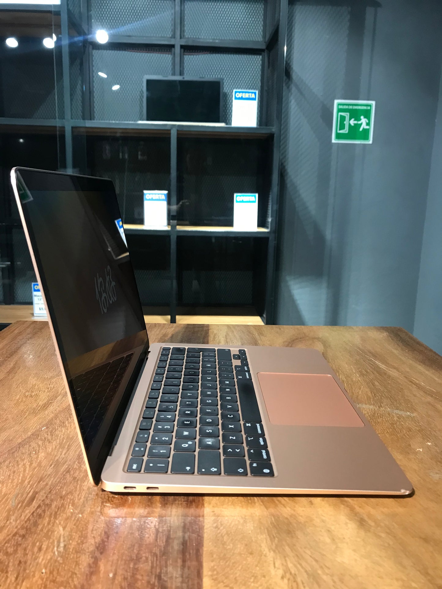 MacBook Air M1 2020 256GB (Producto Único)