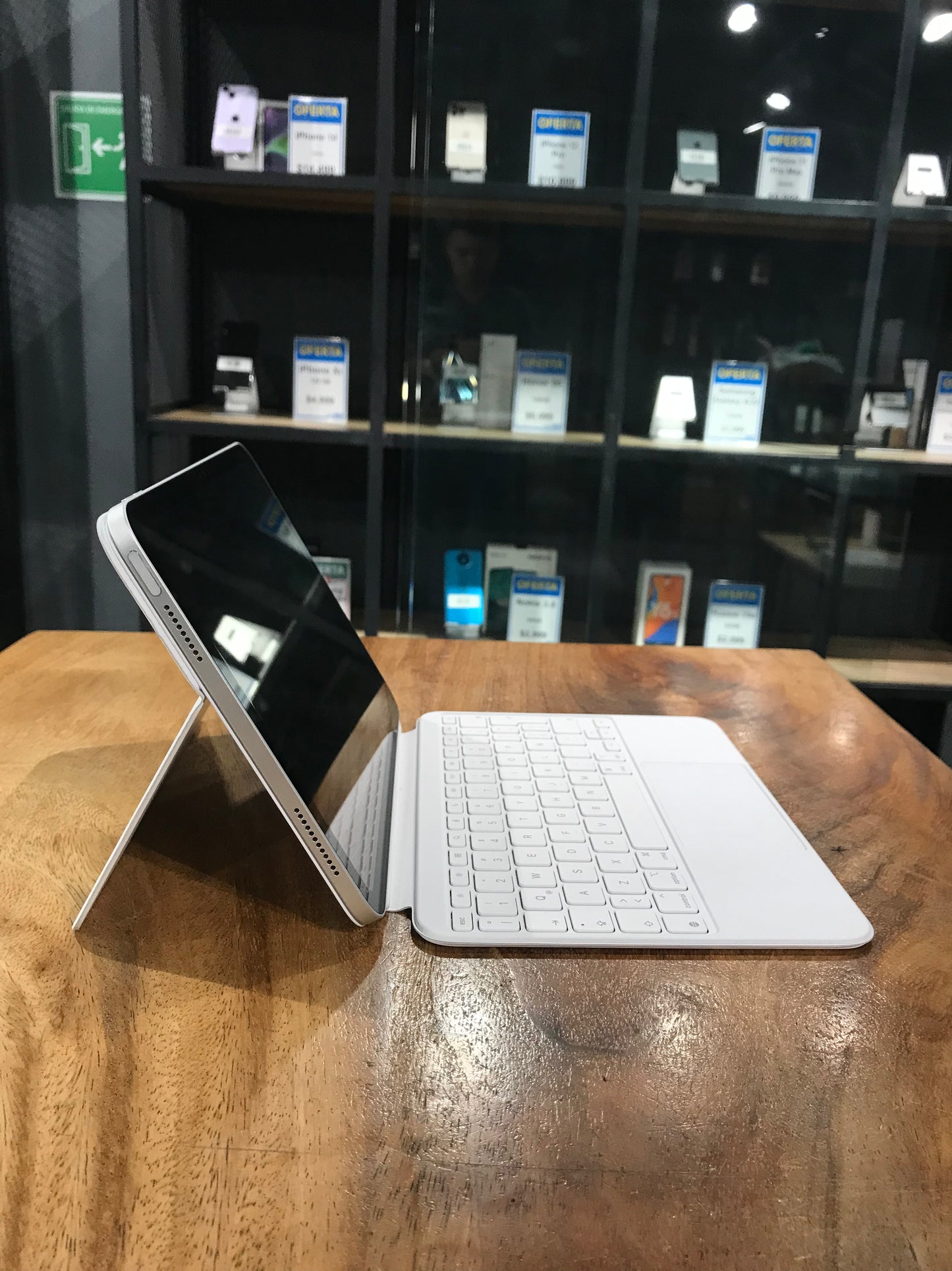 Magic Keyboard Folio para iPad 10th Gen 10.9" (Producto Unico)