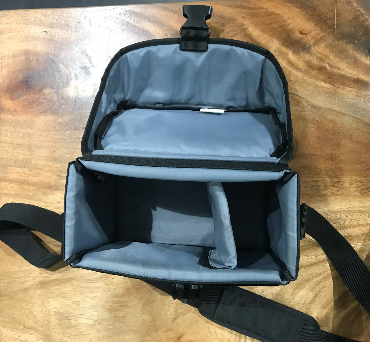 Maleta básica para Camara Canon 200ES EOS DSLR (Producto Único)