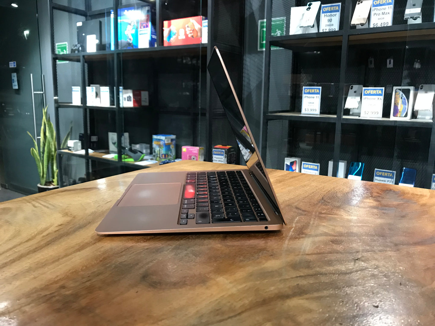 MacBook Air 13" 2020 (Producto Único)