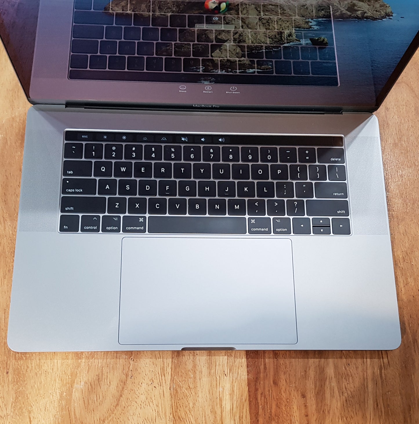 Macbook Pro Touchbar "15" (Producto Único)