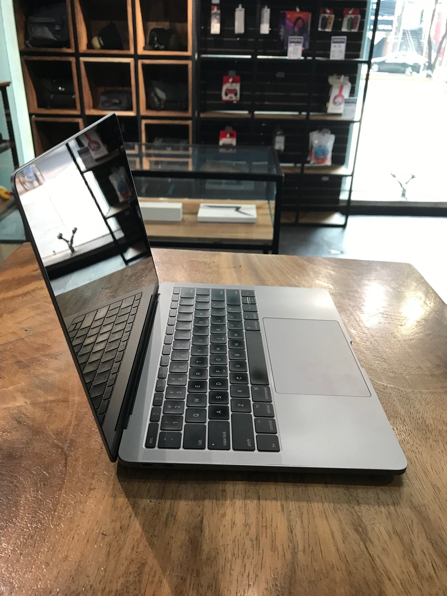 MacBook Pro 13" 128gb 2017 A1708 (Producto Único)