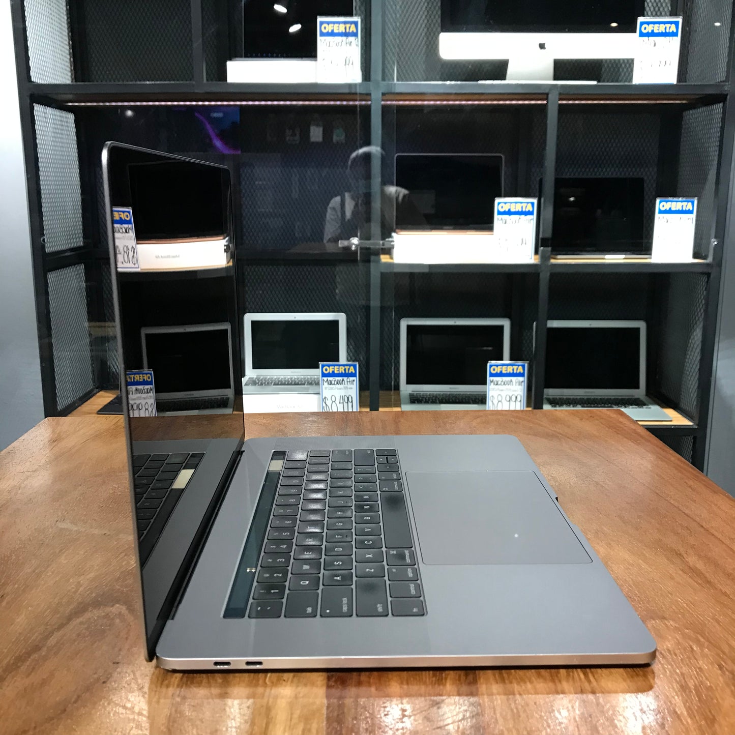Macbook Pro "15" 2016-2017 16 ram y 256ssd (Producto Único)
