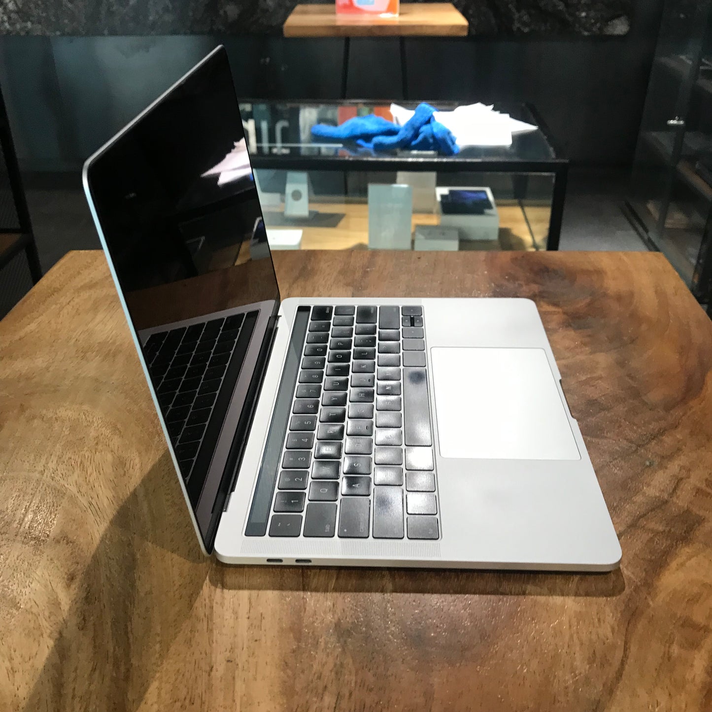 MacBook Pro 13" 2017 256gb (Producto Único)