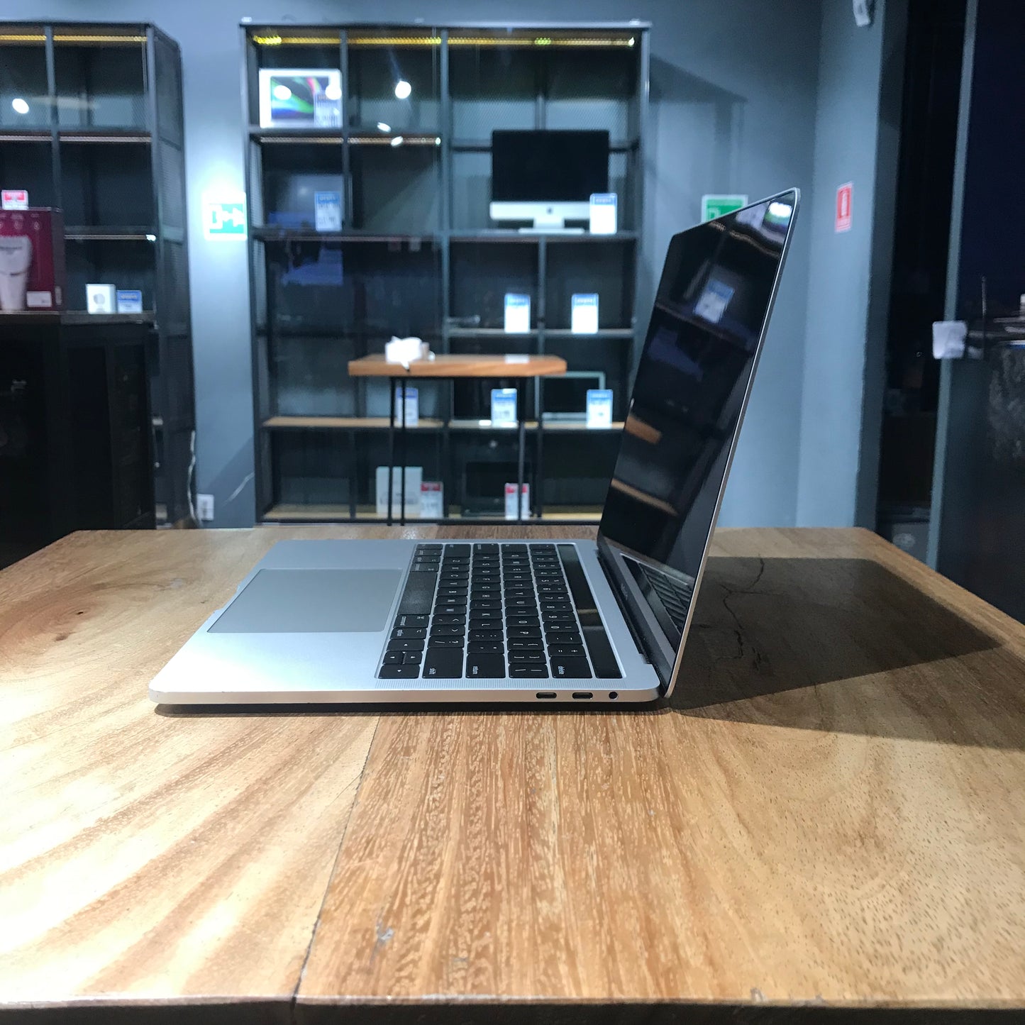 Macbook Pro "13" 2017 TouchBar (Producto Único)