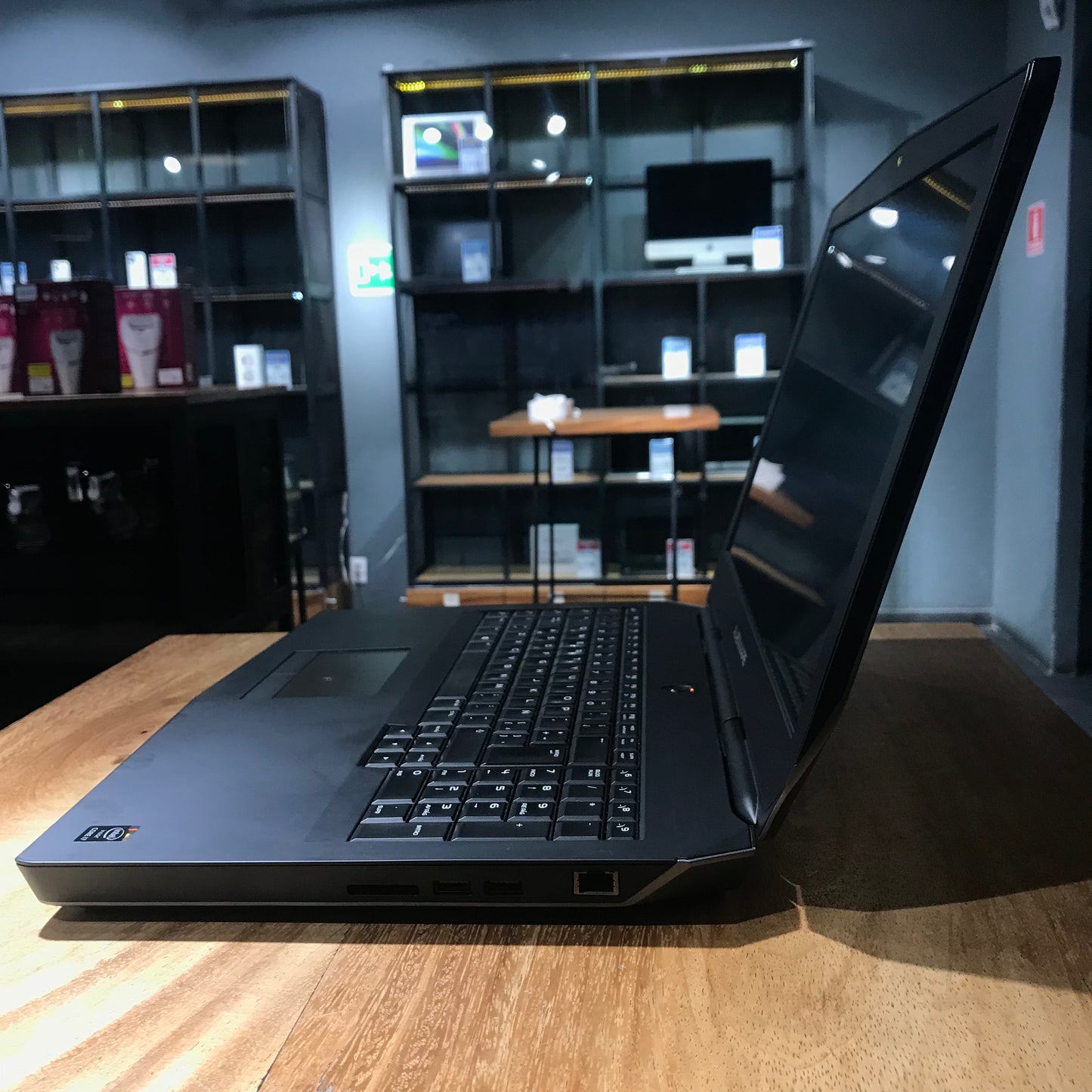 Laptop Alienware 17 (P43F) (Producto Único)