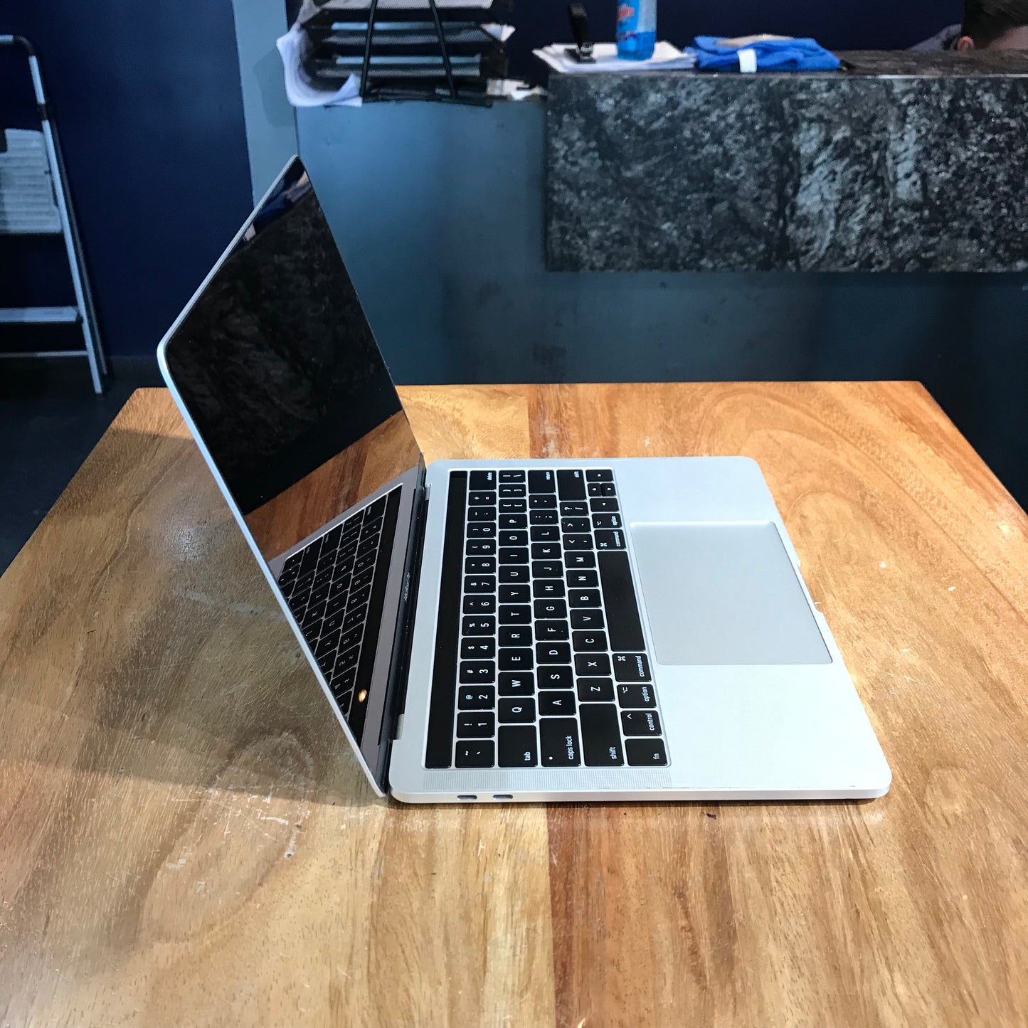 Macbook Pro "13" 2017 TouchBar (Producto Único)