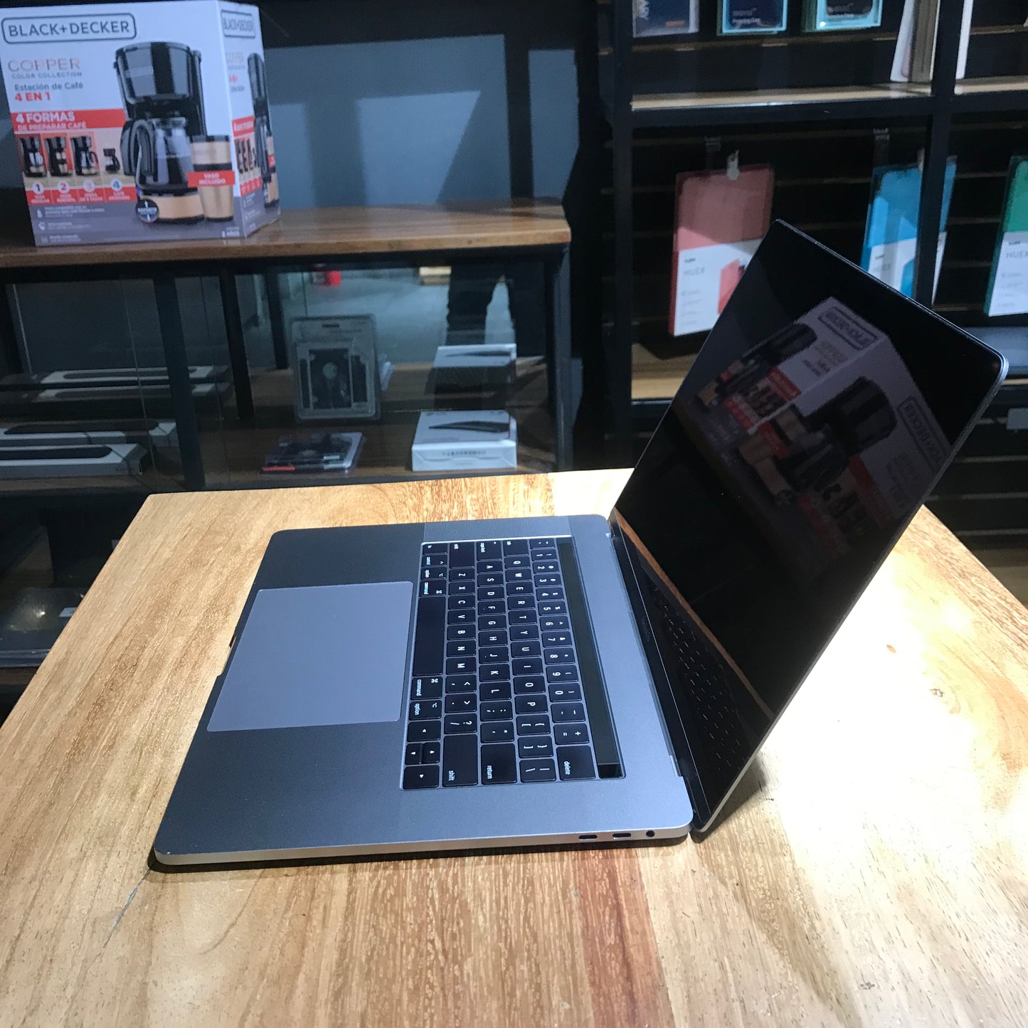 Macbook Pro "15" 2017 TouchBar (Producto Único)
