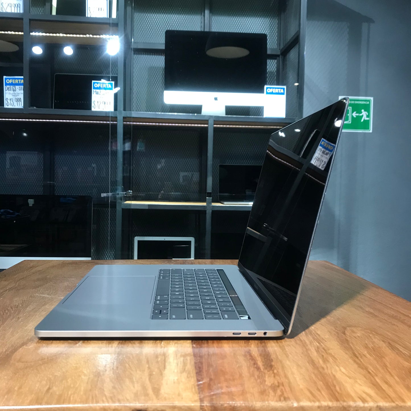 MacBook Pro 15" 2017 256GB (Producto Único)