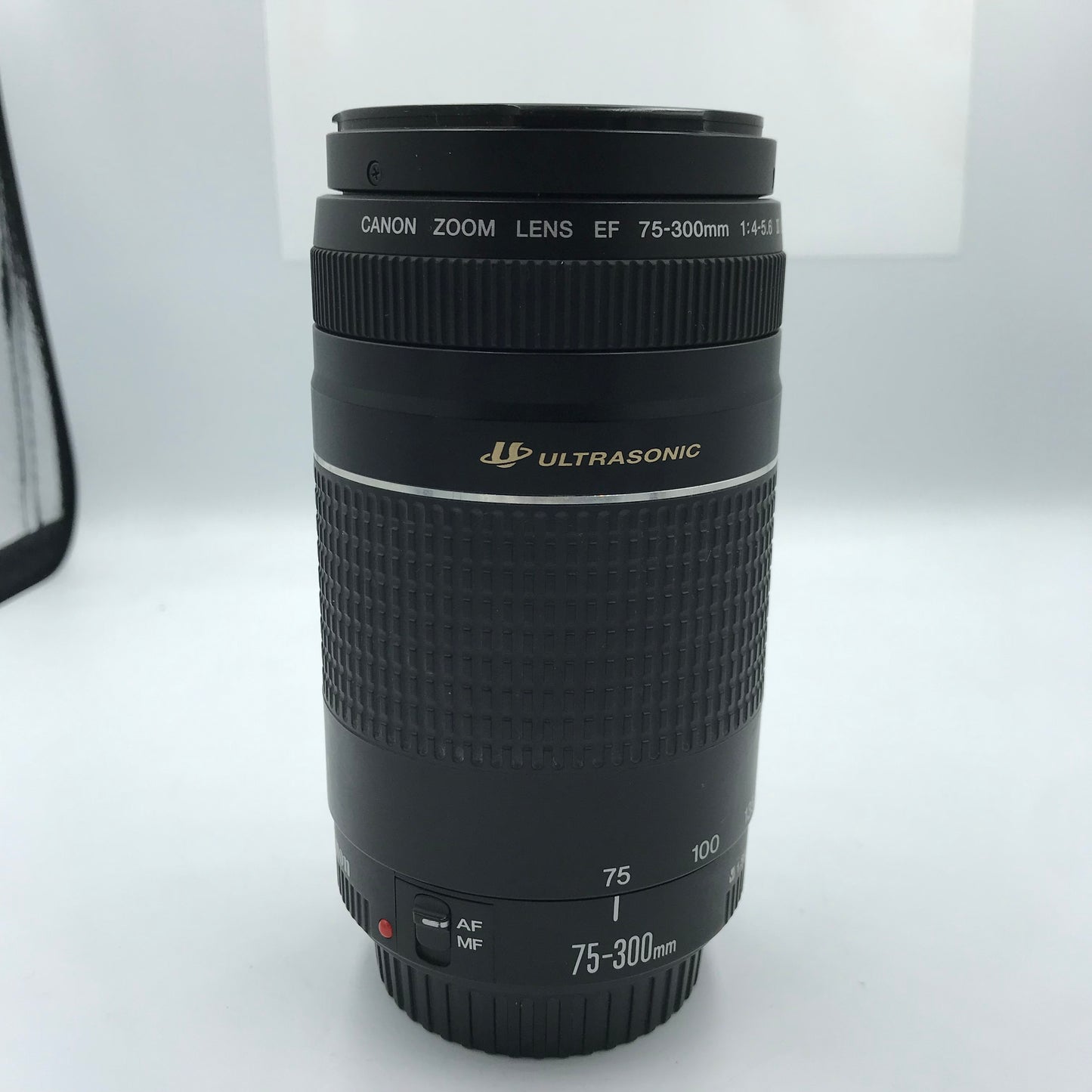 Lente Canon EF 75-300mm f/4-5.6 III USM Ultrasonic (Producto Único)