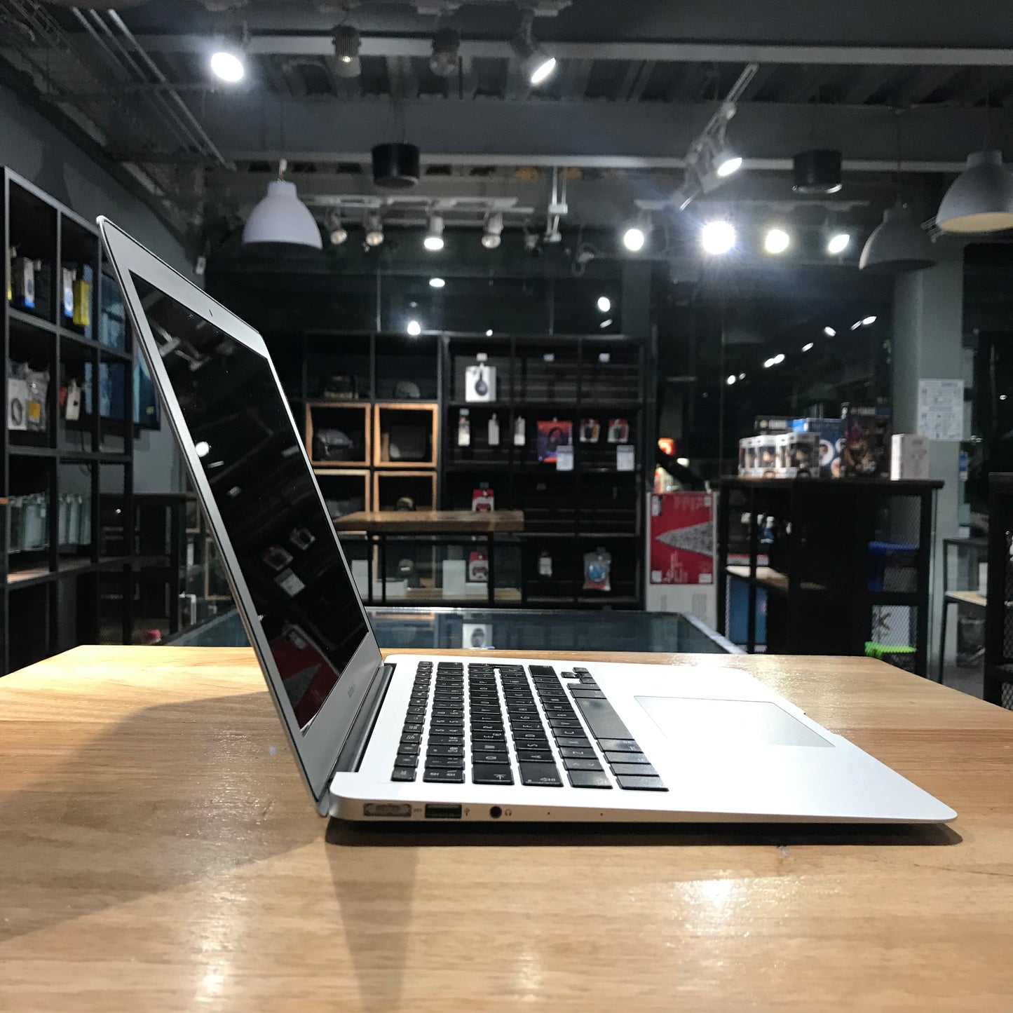 Macbook Air "13" 2017 (Producto Unico)