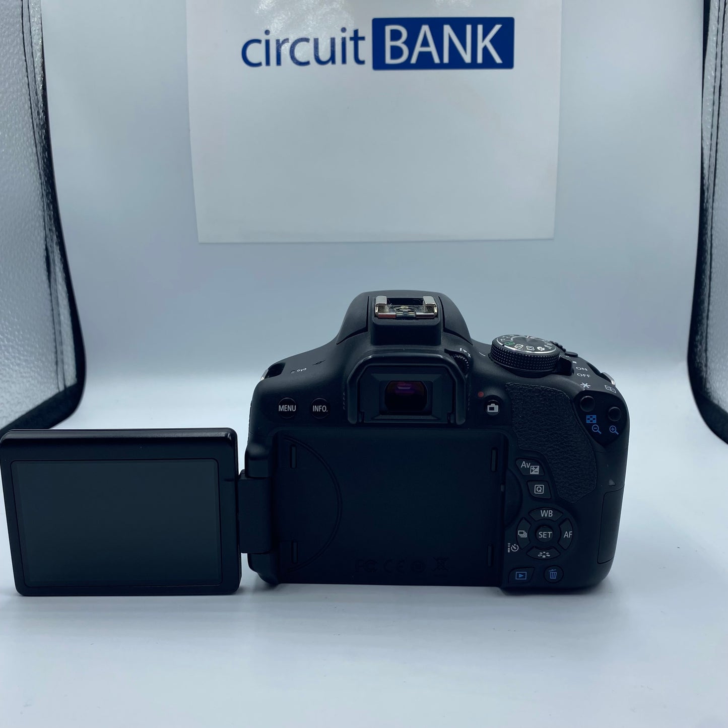 Camara Canon EOS 750D con lente 18-55mm IS STM (Producto Único)