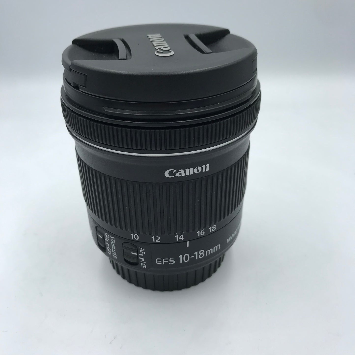 Lente Canon EF-S 10-18mm 1:4.5-5.6 IS STM (Producto Único)