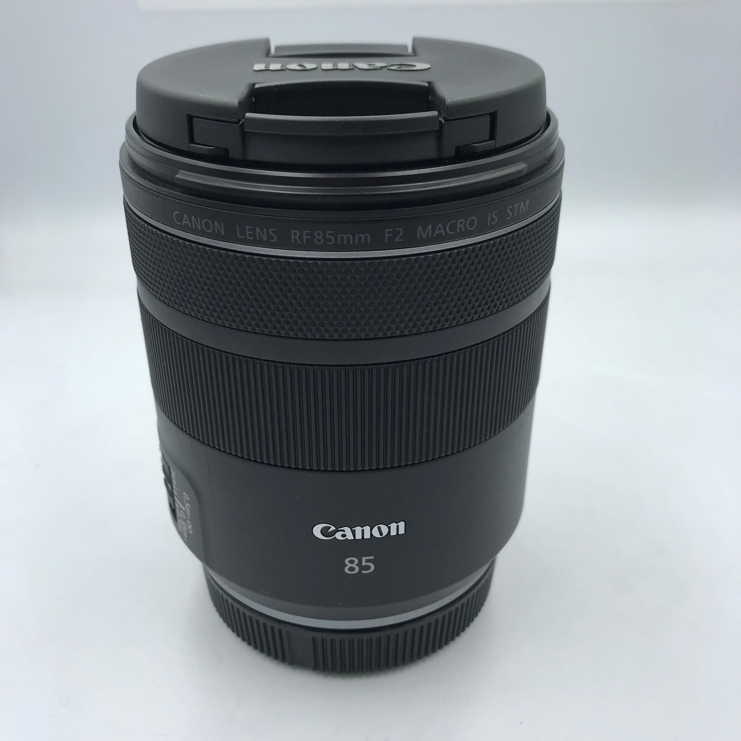 Lente Canon RF 85mm F2 Macro IS STM (Producto Único)