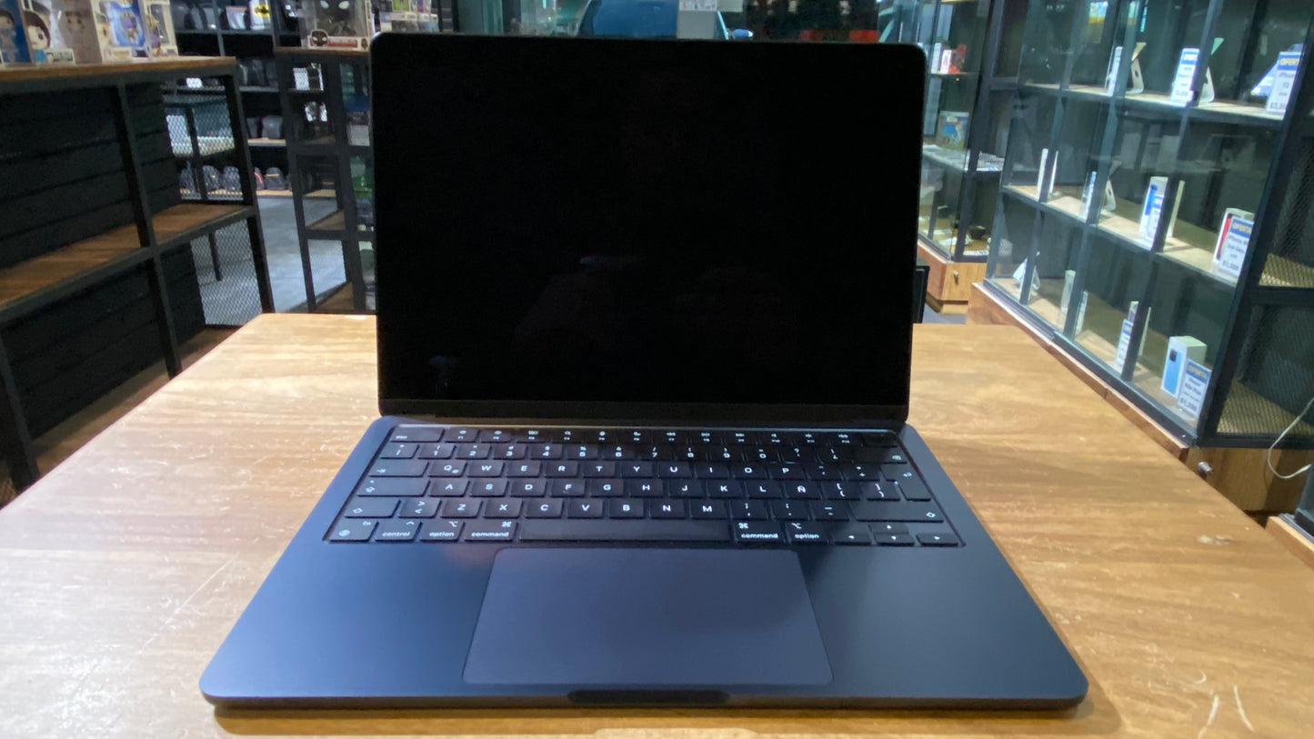 Macbook Air 13 M2 16GB RAM 256GB SSD