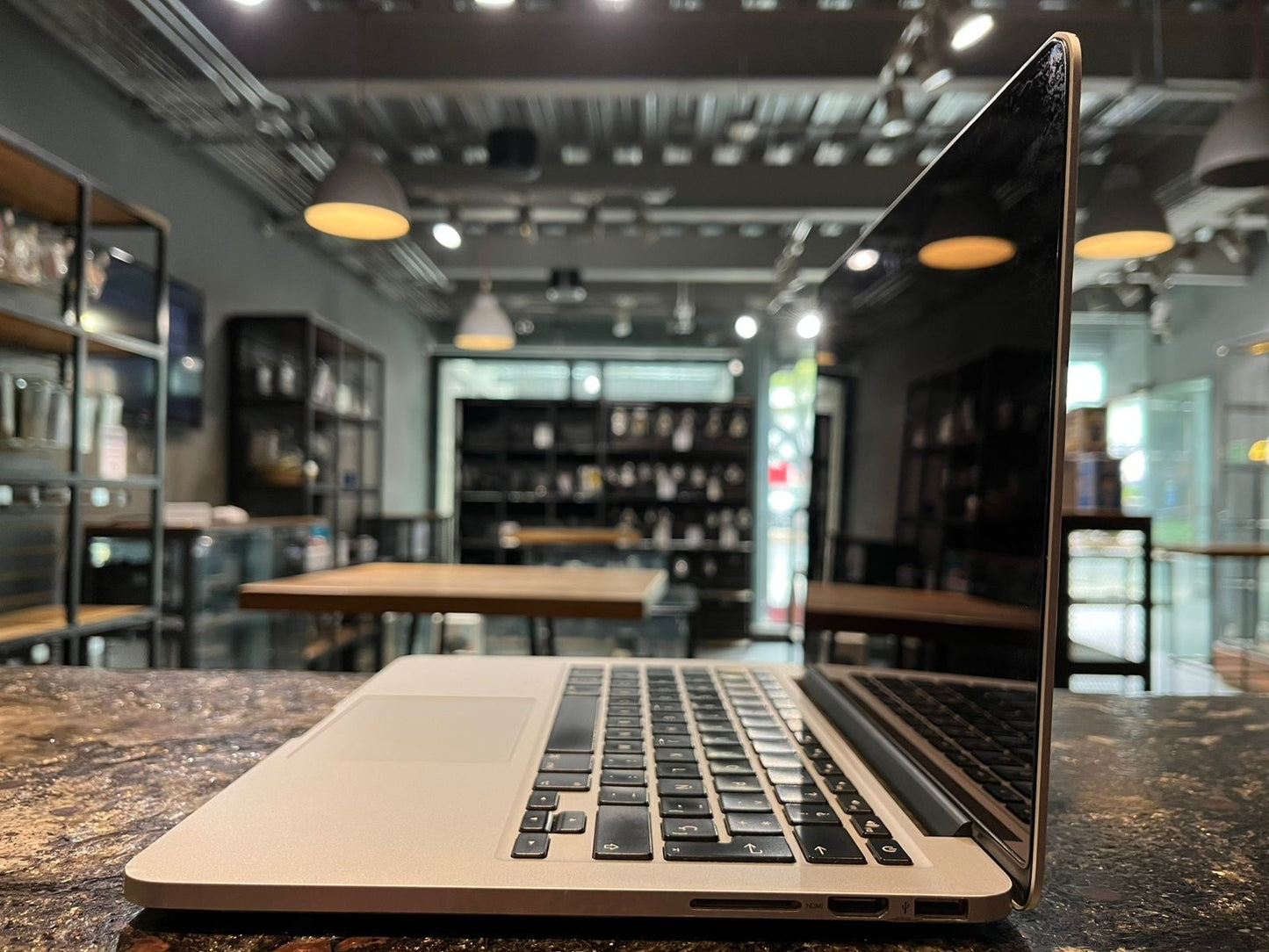 Apple MacBook Pro 13" /256GB SSD /8GB RAM (2014)