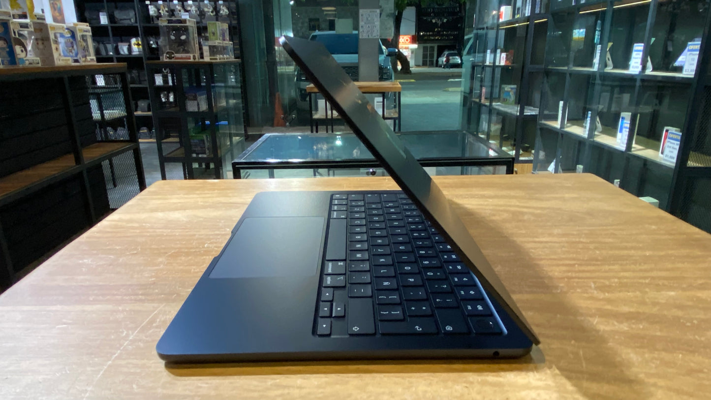 Macbook Air 13 M2 16GB RAM 256GB SSD