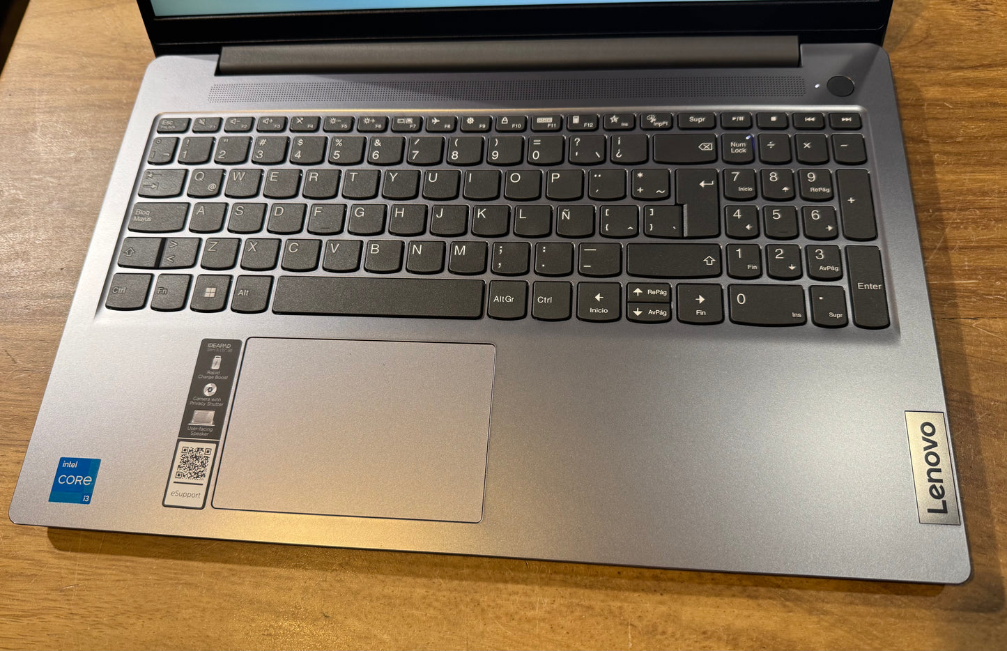 Laptop LENOVO IdeaPad Slim 3 15IRU8