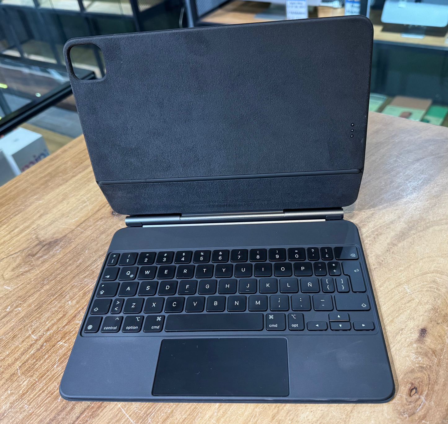 Apple Magic Keyboard iPad 11”