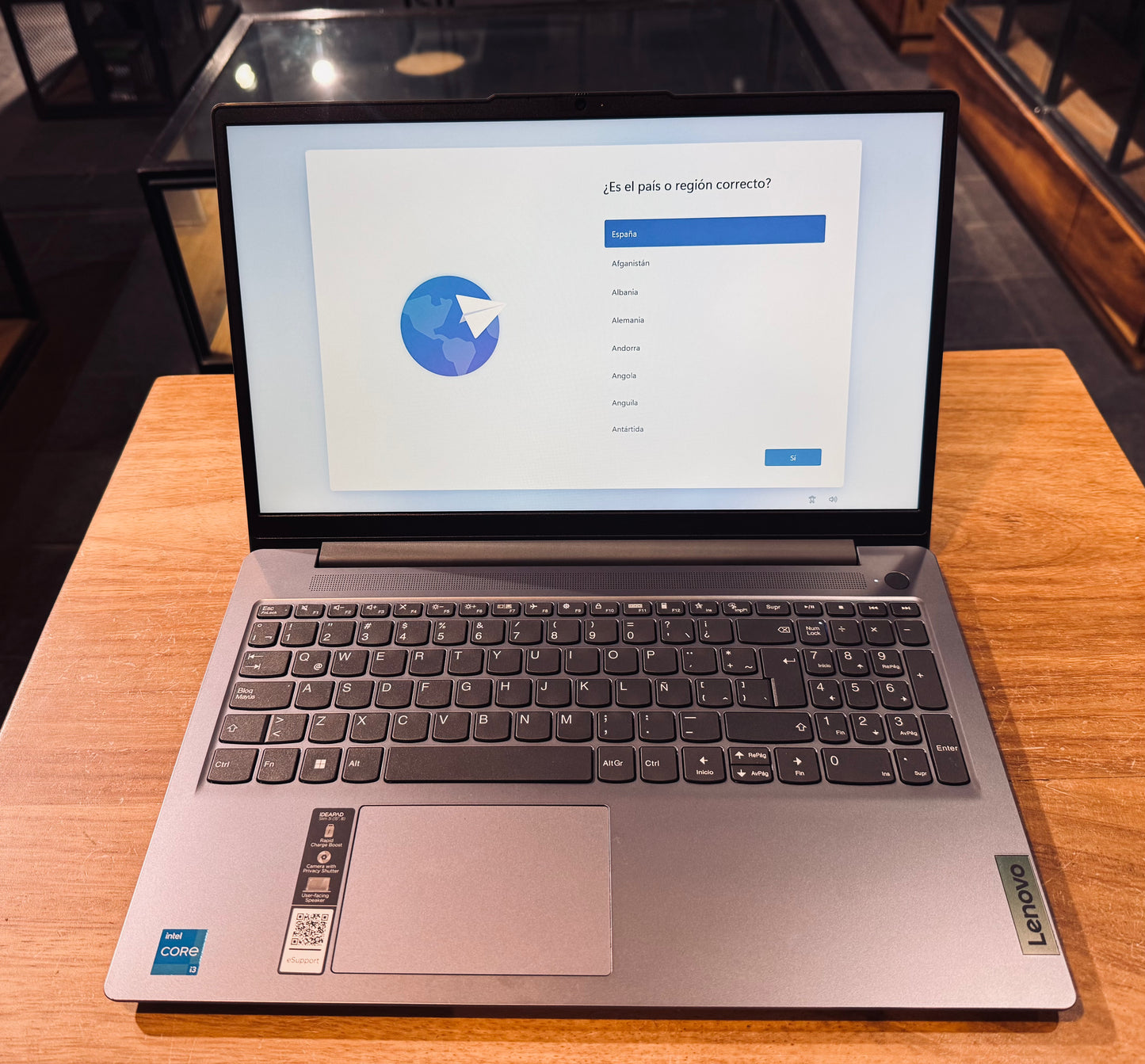 Laptop LENOVO IdeaPad Slim 3 15IRU8