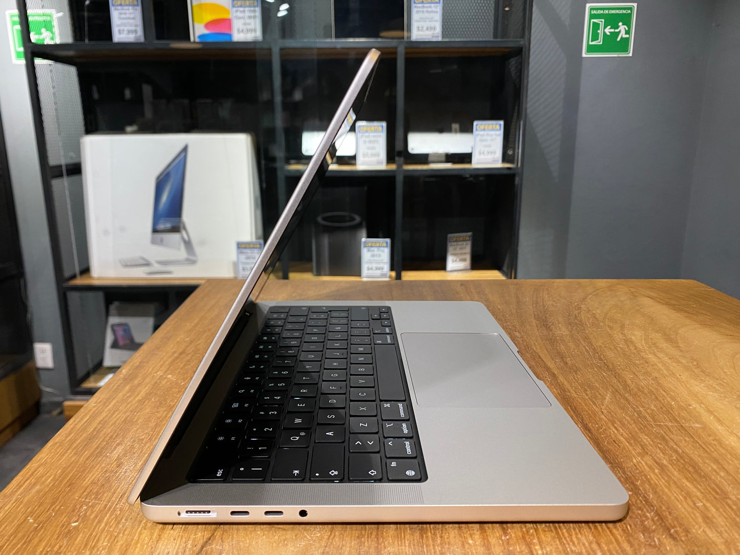 Macbook Pro 14" 2024 M4 512GB (Producto Unico)