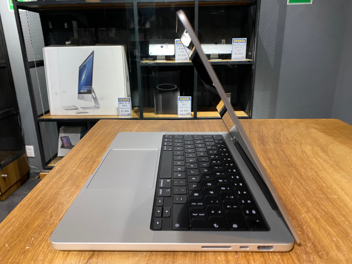 Macbook Pro 14" 2024 M4 512GB (Producto Unico)