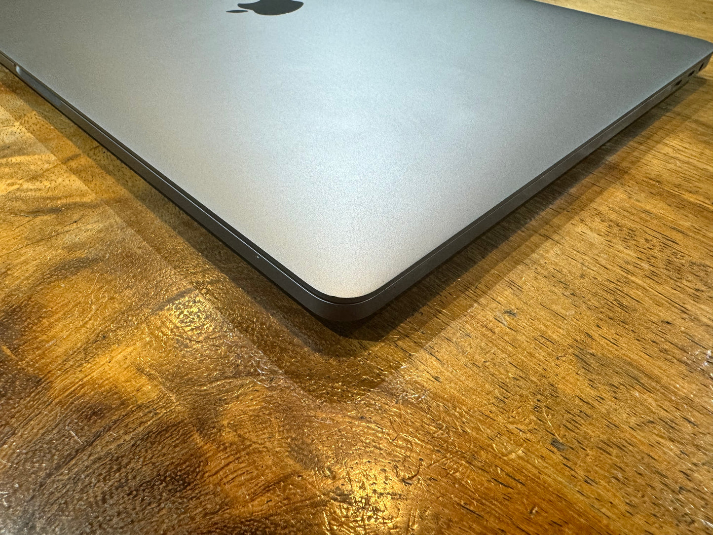 MacBook Pro 16" 2019 (Produco Ùnico)