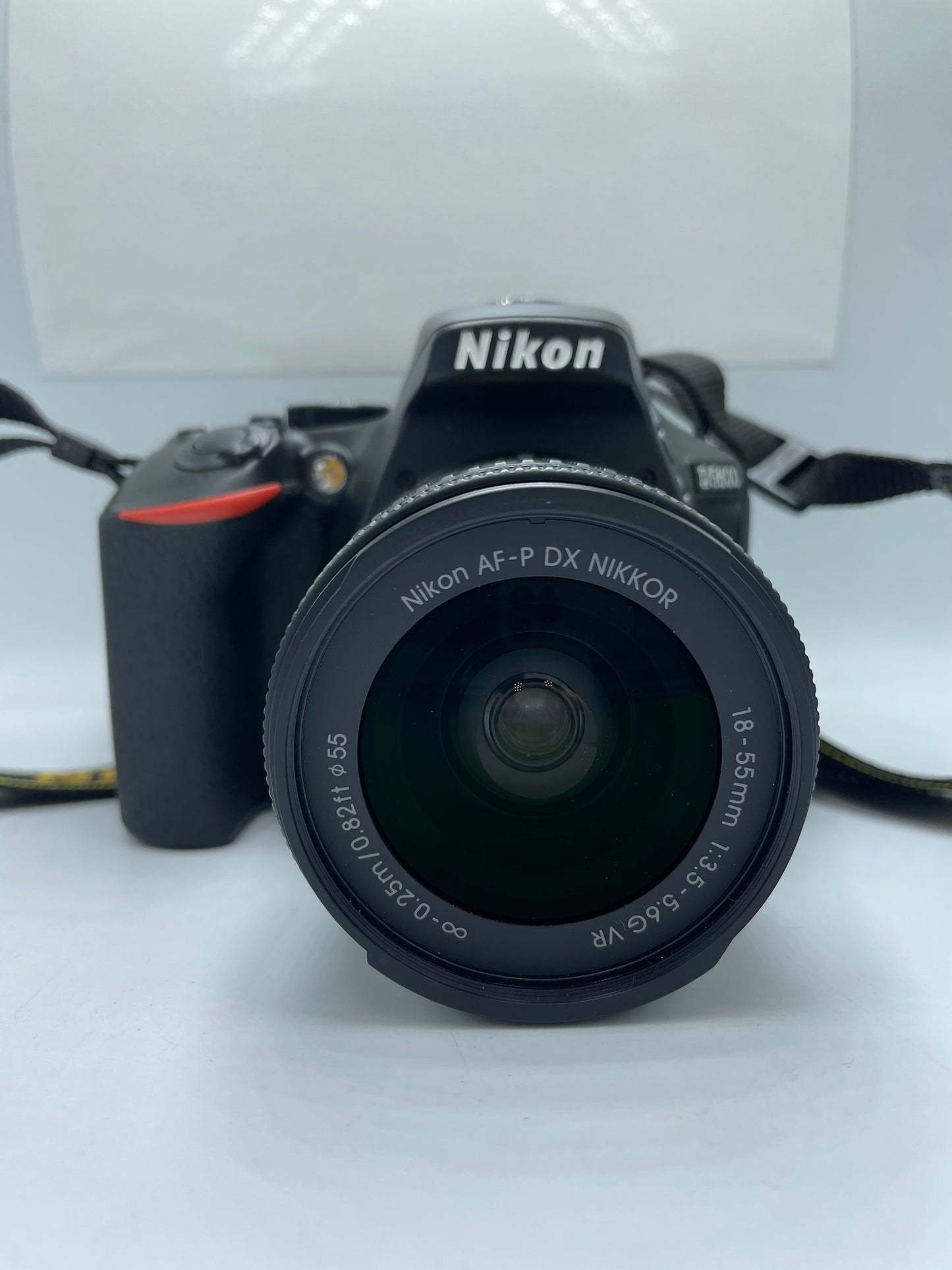 Cámara Nikon D5600 / AF-S DX 18-55mm f/3.5-5.6G VR  (Producto Unico)