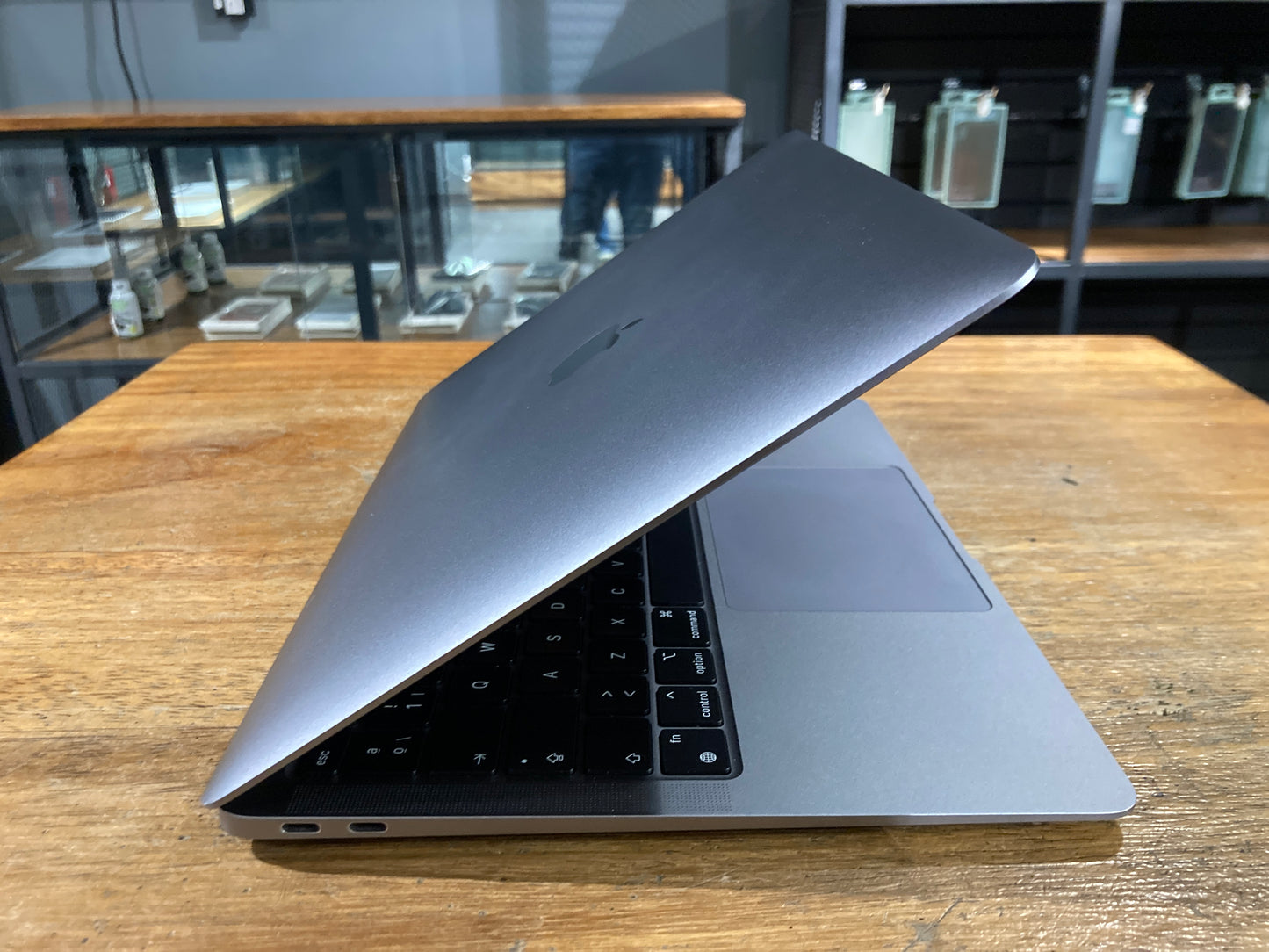 Macbook Air 13" M1 2020 (Producto Único)