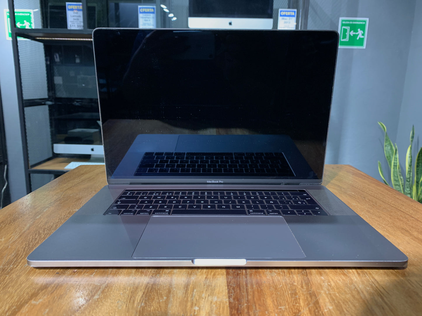 MacBook Pro 15" TouchBar 2017 ( Producto Único)