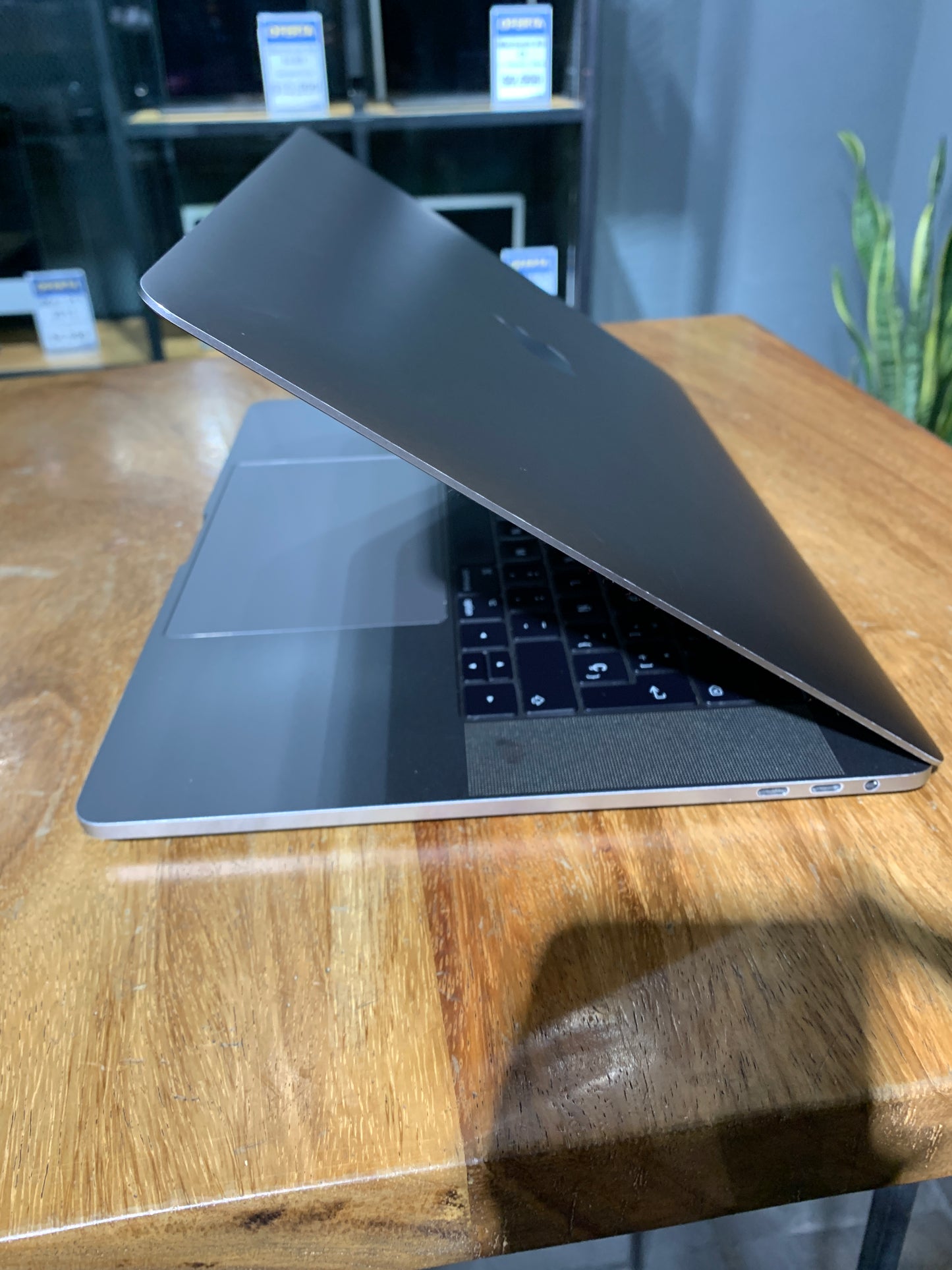 MacBook Pro 15" TouchBar 2017 ( Producto Único)