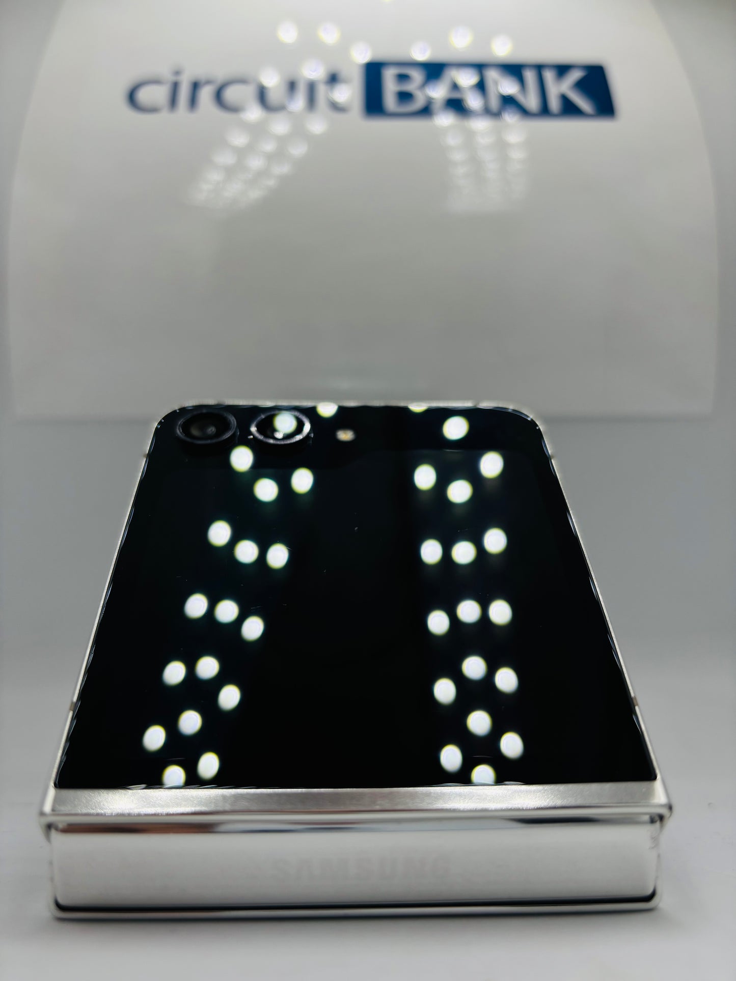 Samsung Galaxy Z Flip5 256GB / 8GB RAM (Producto Unico)